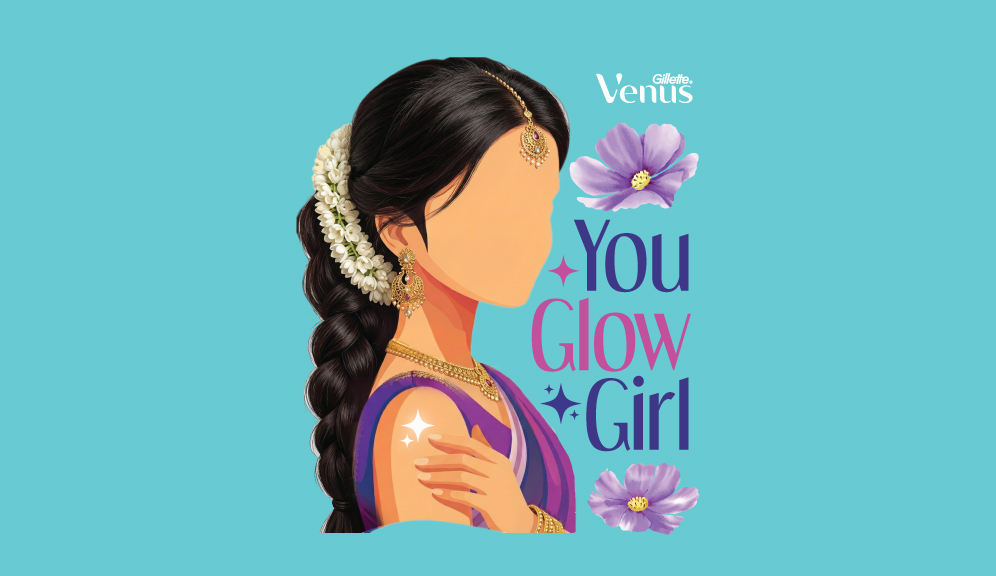 Inside of Gillette Venus gift box with razor and illustrated message